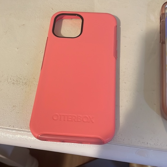 Bundle of two IPhone casetify/otter box case 12 and 12 pro - Picture 3 of 6